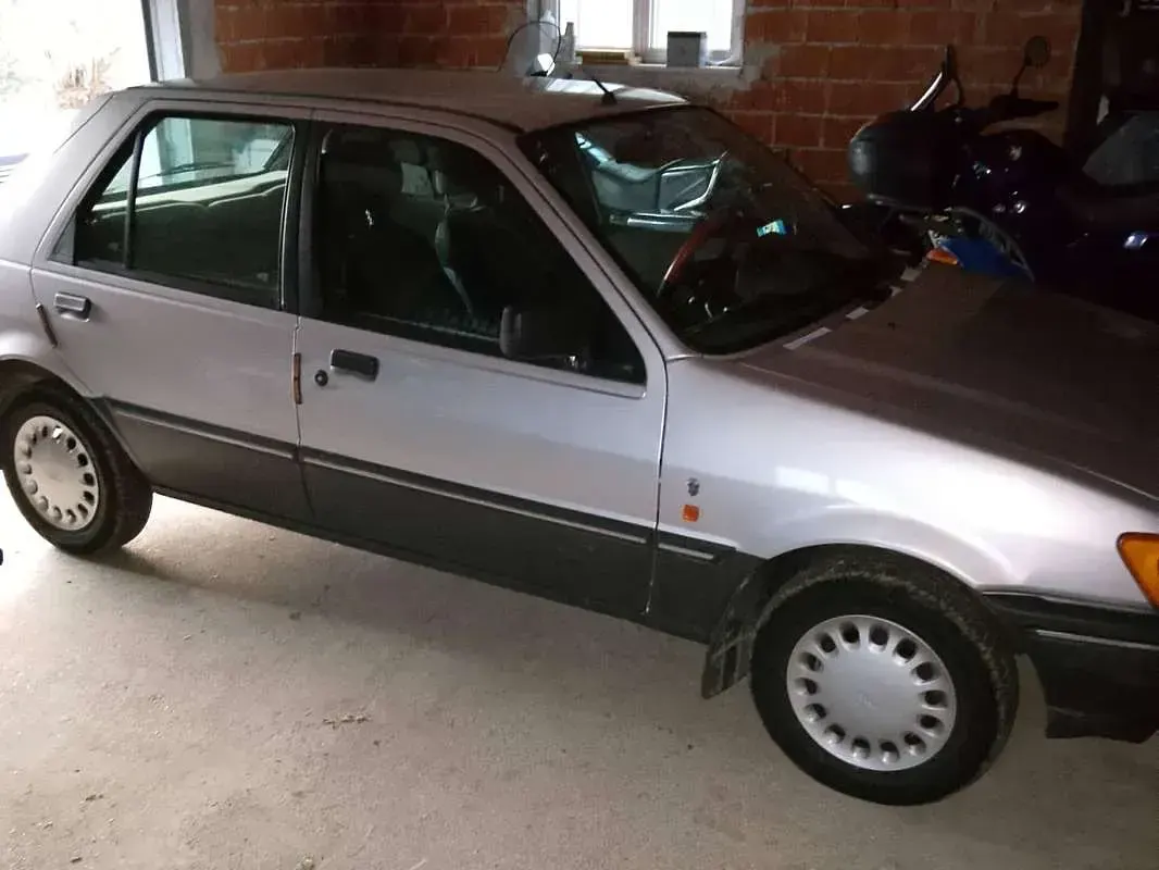 Usata Ford Fiesta Ghia 58 CV (42 kW) 1992 Utilitaria