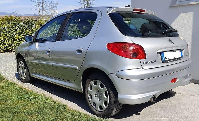 Usata Peugeot 206 75 CV (55 kW) 2008 Argento Berlina