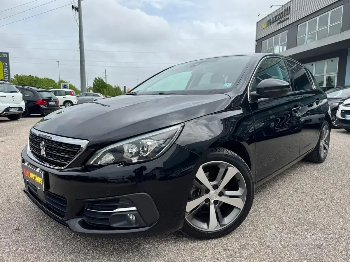 Usata Peugeot 308 GT-line 120 CV (88 kW) 2018 Nero Berlina