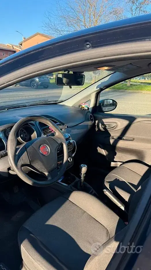 Usata Fiat Punto 69 CV (50 kW) 2015 Bluazzurro Utilitaria