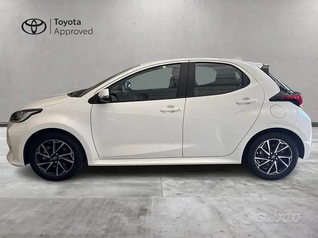 Usata Toyota Yaris Hybrid Trend 116 CV (85 kW) 2022 Bianco Berlina