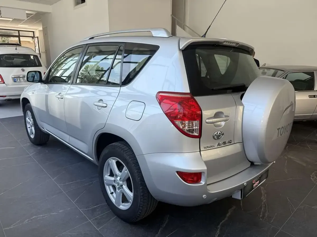 Usata Toyota RAV4 136 CV (100 kW) 2006 Other SUV