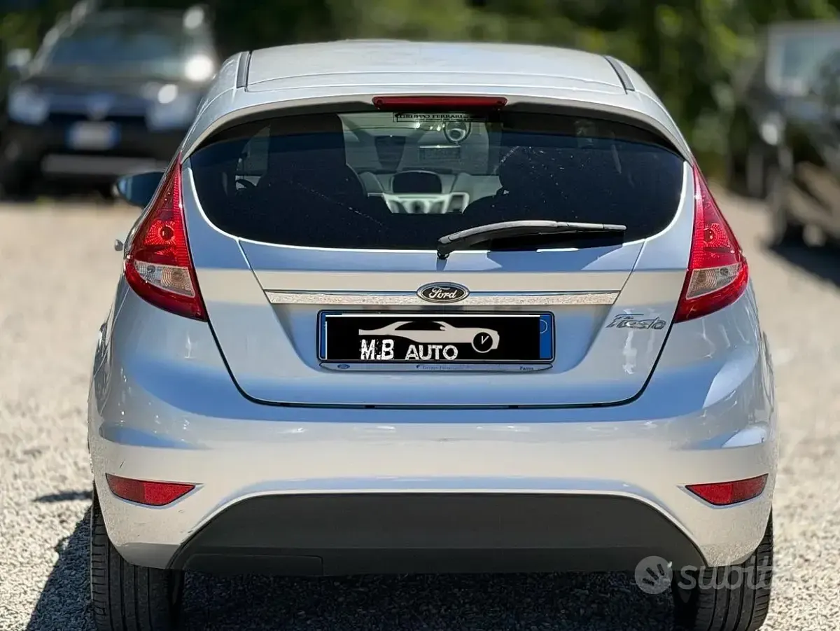 Usata Ford Fiesta Titanium 92 CV (67 kW) 2011 Grigio Berlina