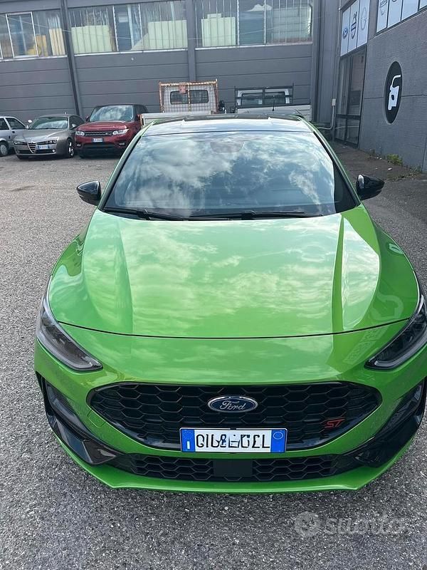 Usata Ford Focus ST 280 CV (205 kW) 2025 Verde Berlina