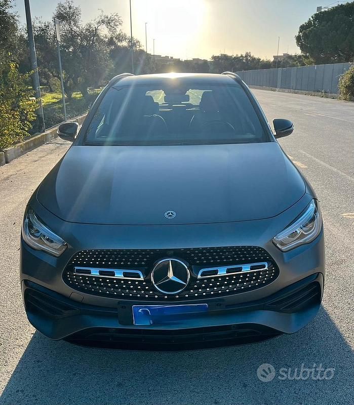 Usata Mercedes GLA200 Premium 150 CV (110 kW) 2022 Grigio SUV