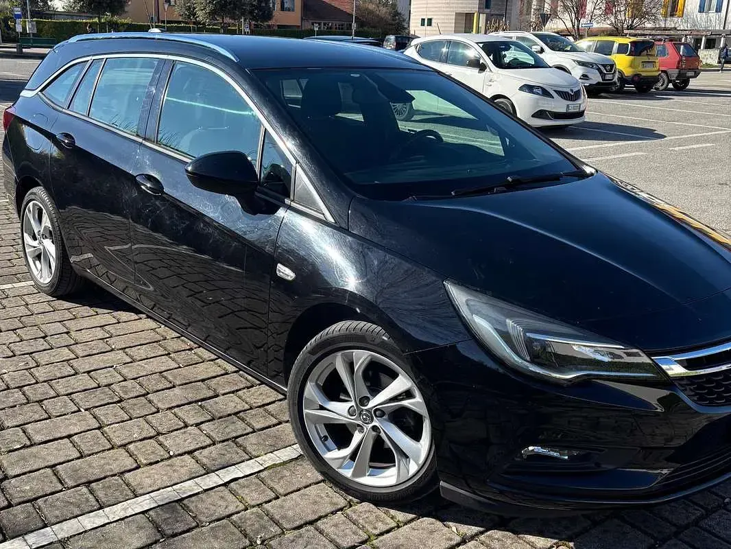 Usata Opel Astra Business 110 CV (80 kW) 2017 Nero Station wagon