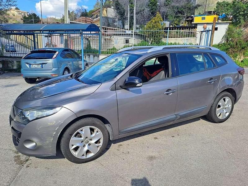 Usata Renault Mégane III 110 CV (80 kW) 2011 Grigio Station wagon
