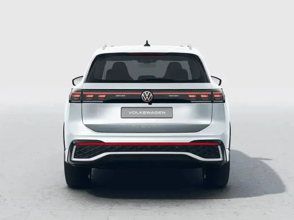 Nuova VW Tiguan R-line Plus 150 CV (110 kW) 2026 Dolomite silver metallizzato SUV