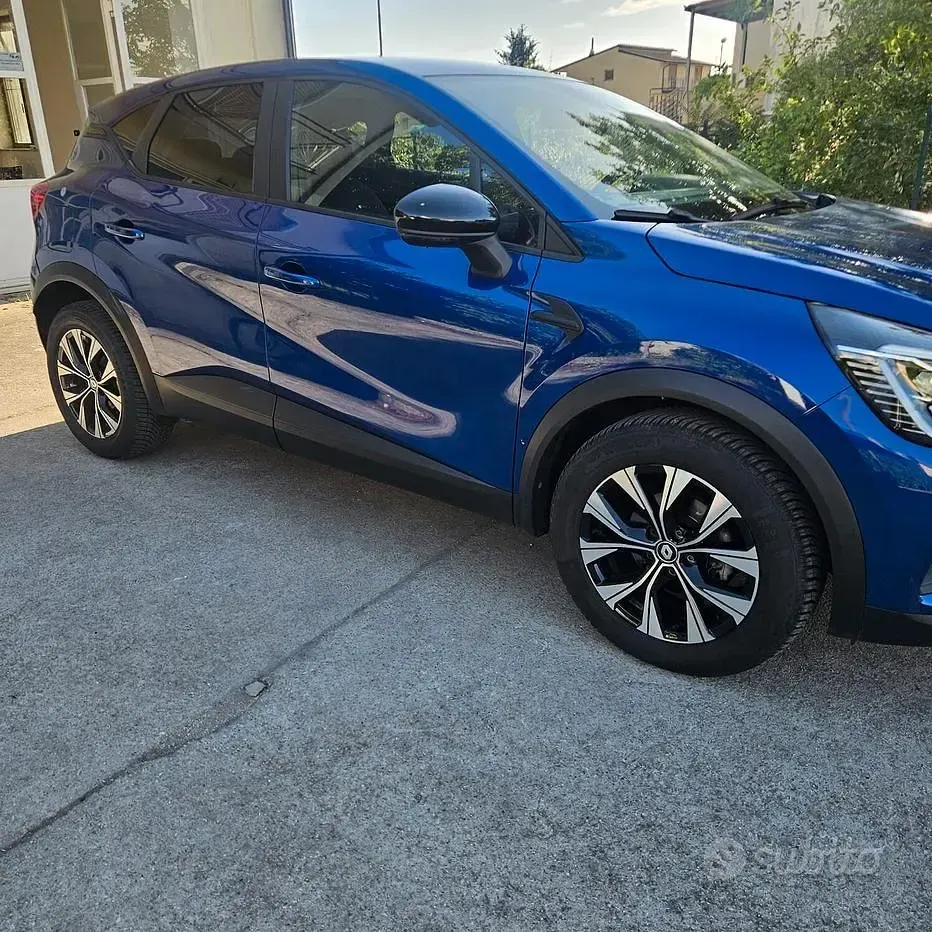 Usata Renault Captur Techno 101 CV (74 kW) 2024 Blu SUV