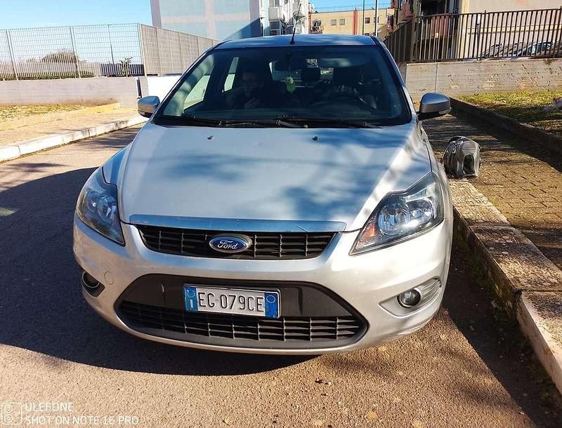 Usata Ford Focus 110 CV (80 kW) 2011 Argento Berlina