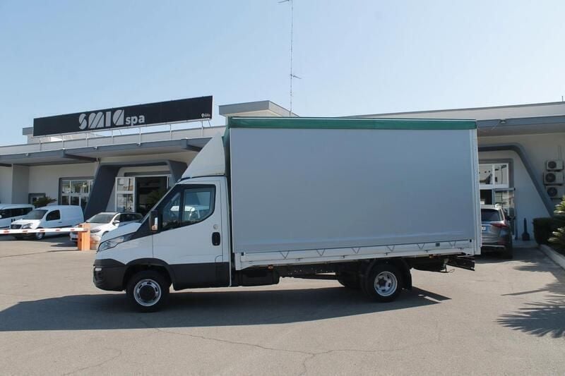 Usata Iveco 35.12 115 CV (84 kW) 2019 Bianco Furgone