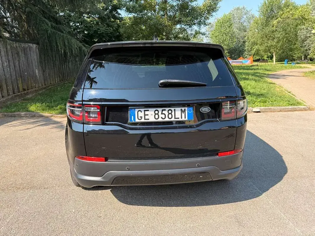 Begagnad Land Rover Discovery 5 R-Dynamic 150 HK (110 kW) 2021 Svart SUV