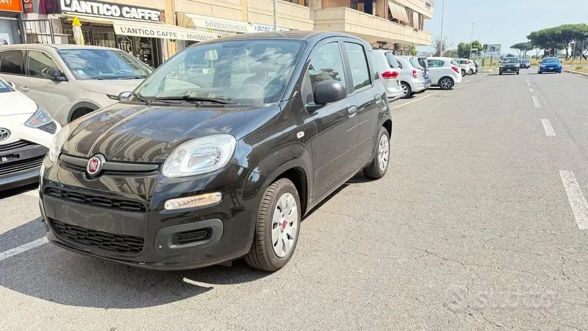 Usata Fiat Panda Lounge 69 CV (50 kW) 2016 Nero Utilitaria