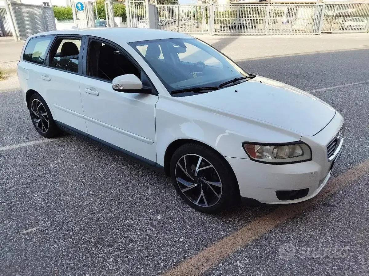 Usata Volvo V50 109 CV (80 kW) 2010 Bianco Station wagon