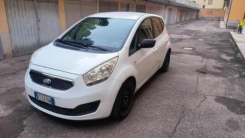 Usata Kia Venga Active 89 CV (65 kW) 2013 Bianco Utilitaria