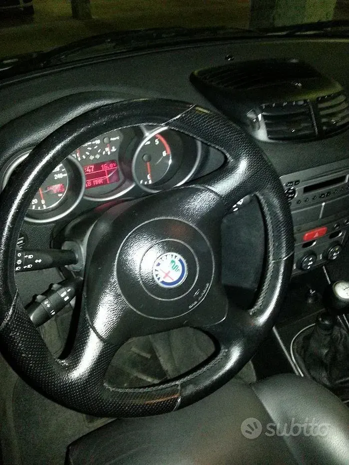 Usata Alfa Romeo 147 116 CV (85 kW) 2004 Grigio Utilitaria