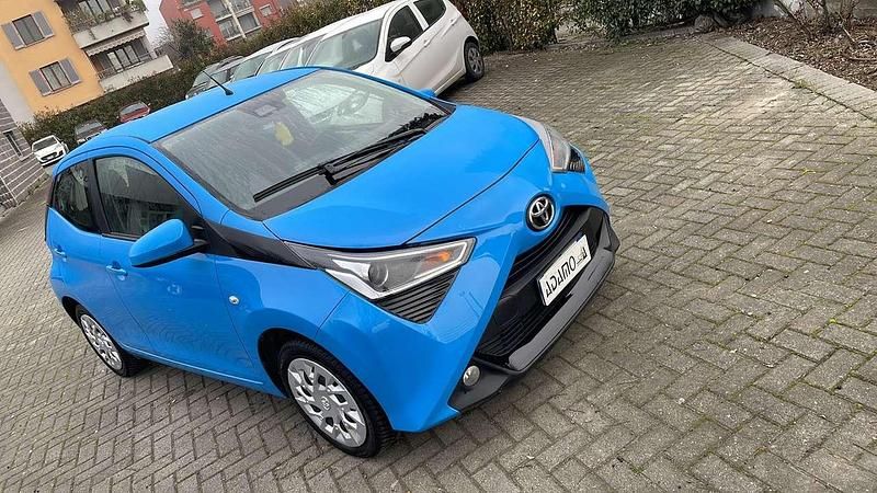 Usata Toyota Aygo Connect Style 72 CV (52 kW) 2020 Blu/azzurro Utilitaria