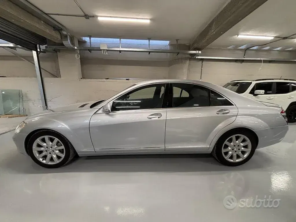 Usata Mercedes S500 387 CV (284 kW) 2006 Argento Berlina