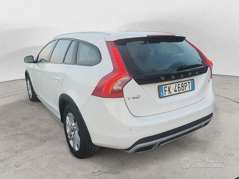 Usata Volvo V60 CC Business Edition 150 CV (110 kW) 2017 Bianco Station wagon