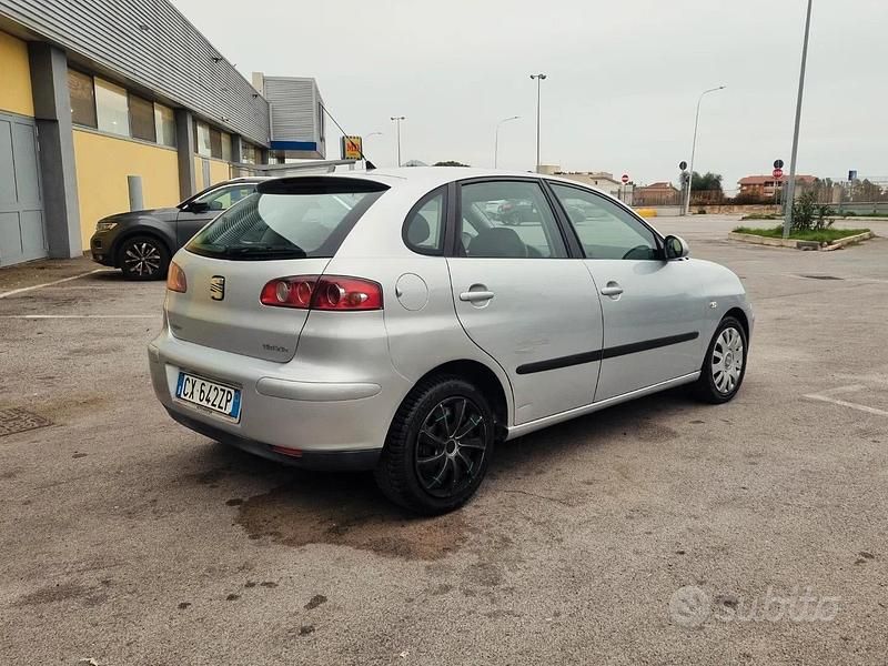 Usata Seat Ibiza 75 CV (55 kW) 2005 Grigio Utilitaria
