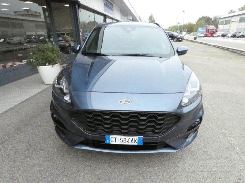 Usata Ford Kuga ST-Line X 120 CV (88 kW) 2024 Blu metallizzato SUV