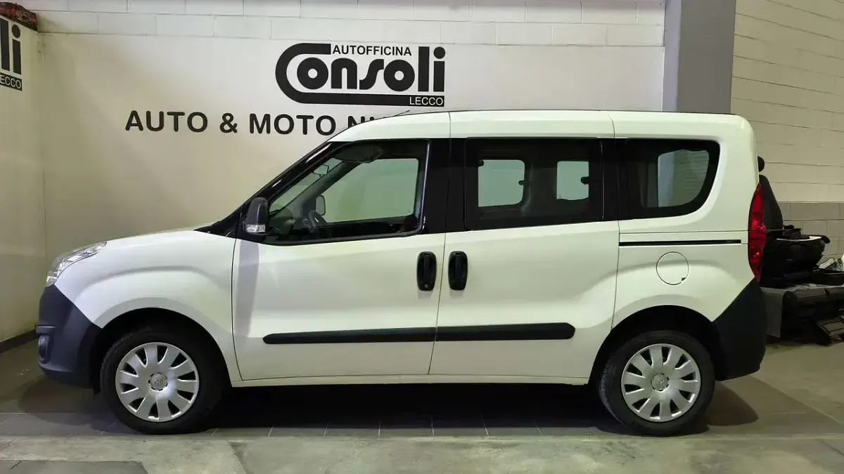 Usata Opel Combo Edition 95 CV (69 kW) 2013 Bianco Monovolume