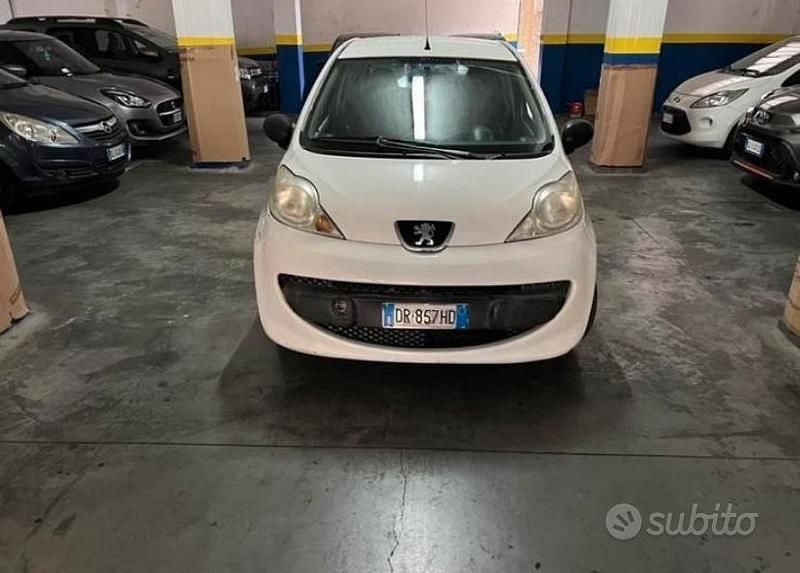 Usata Peugeot 107 68 CV (50 kW) 2007 Bianco Utilitaria