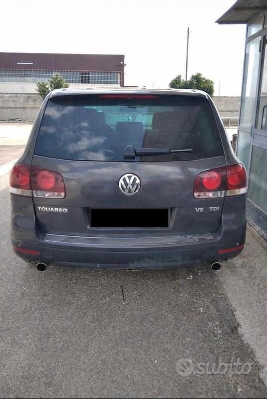 Usata VW Touareg 240 CV (176 kW) 2007 Grigio SUV