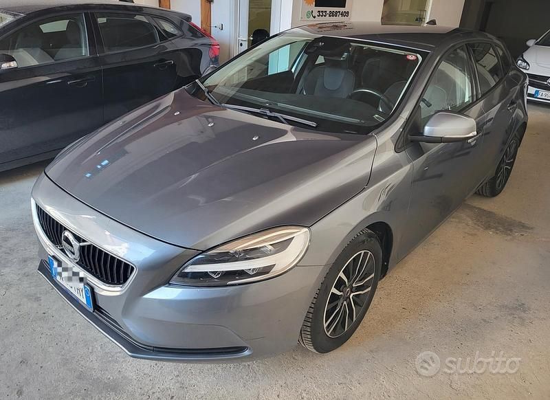 Grigio Usata 2018 Volvo V40 Business Edition Station wagon | 8200 € (Buon prezzo) - Immagine 1/4