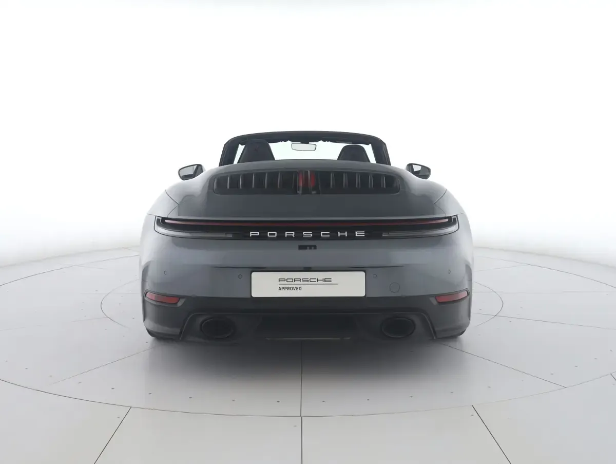 Usata Porsche 911 Carrera 394 CV (289 kW) 2025 Grigio vanadio metallizzato/capote blu Coupé