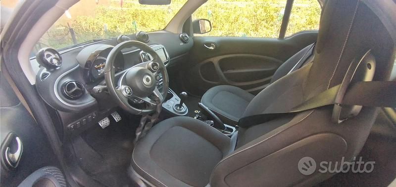 Grigio Usata 2019 Smart ForFour Utilitaria | 17.500 € - Immagine 1/4