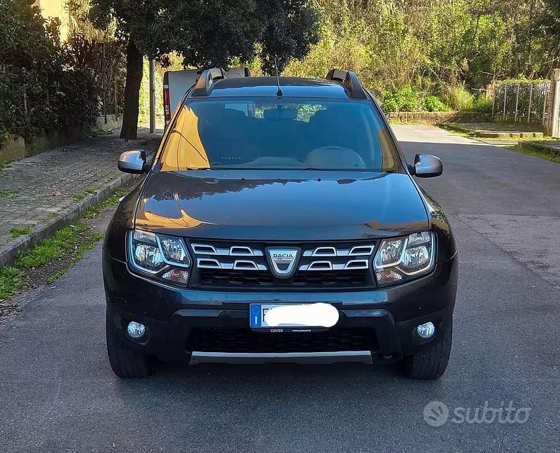 Usata Dacia Duster Lauréate 110 CV (80 kW) 2015 Grigio SUV