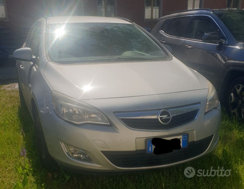 Usata Opel Astra 125 CV (91 kW) 2011 Grigio Station wagon