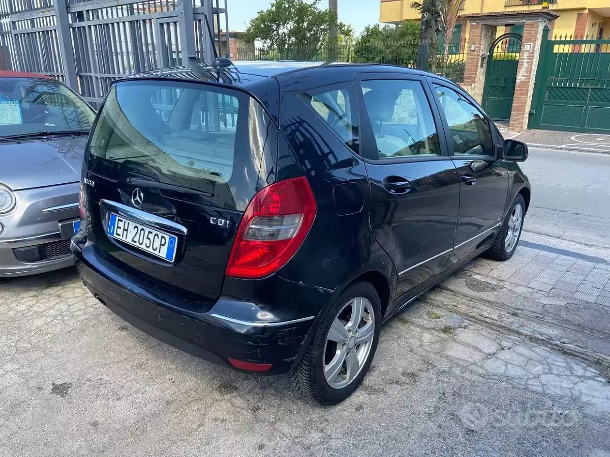 Usata Mercedes A180 Elegance 109 CV (80 kW) 2011 Nero Berlina