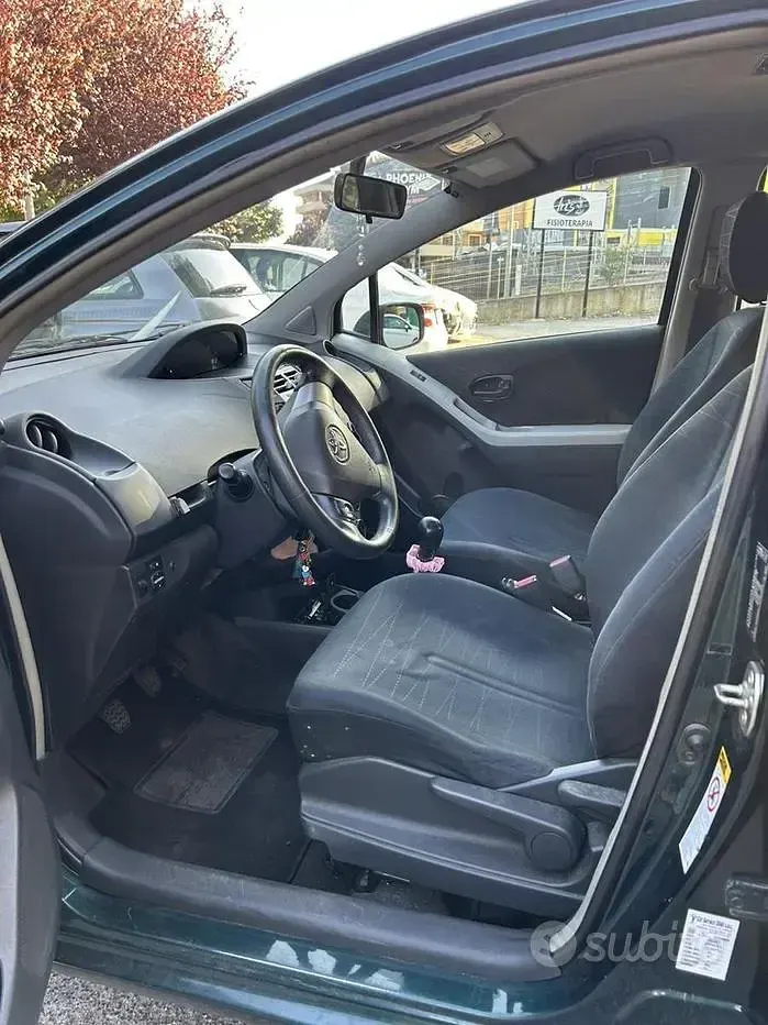 Usata Toyota Yaris 87 CV (63 kW) 2006 Verde Berlina
