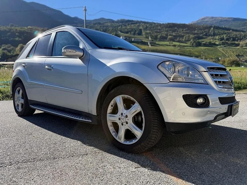 Usata Mercedes ML320 224 CV (164 kW) 2006 Grigio SUV