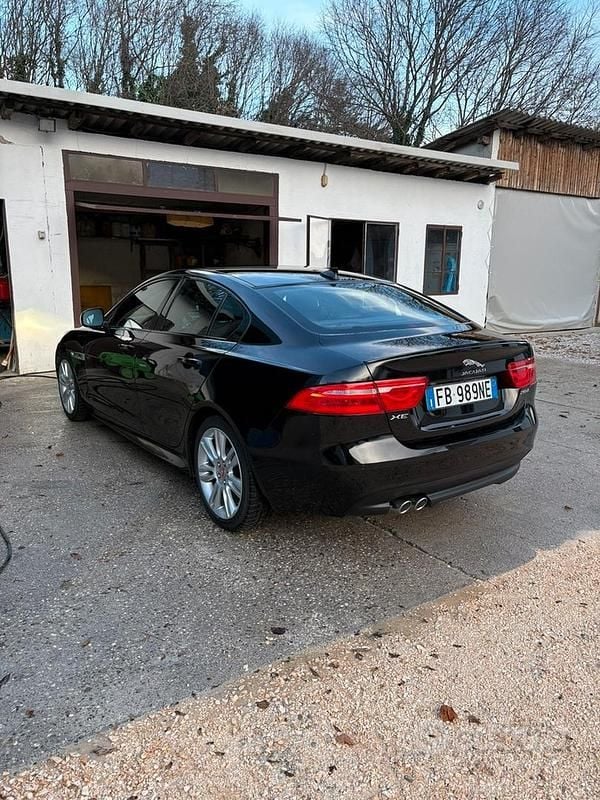 Usata Jaguar XE 180 CV (132 kW) 2016 Nero Berlina