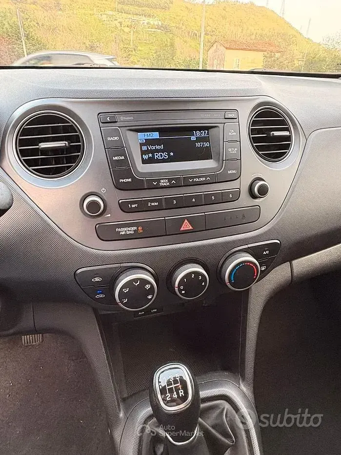 Usata Hyundai i10 66 CV (48 kW) 2017 Bianco Utilitaria