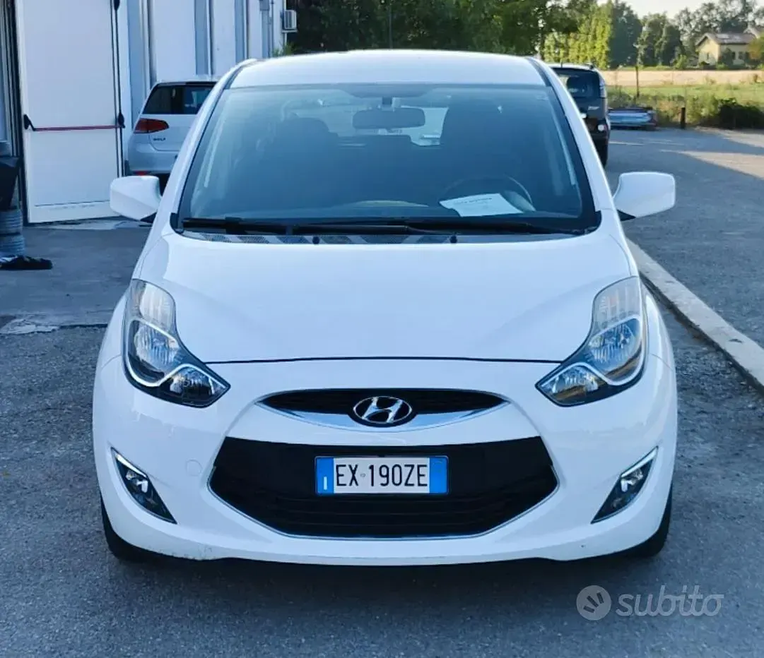 Usata Hyundai ix20 Comfort 88 CV (64 kW) 2015 Bianco Utilitaria