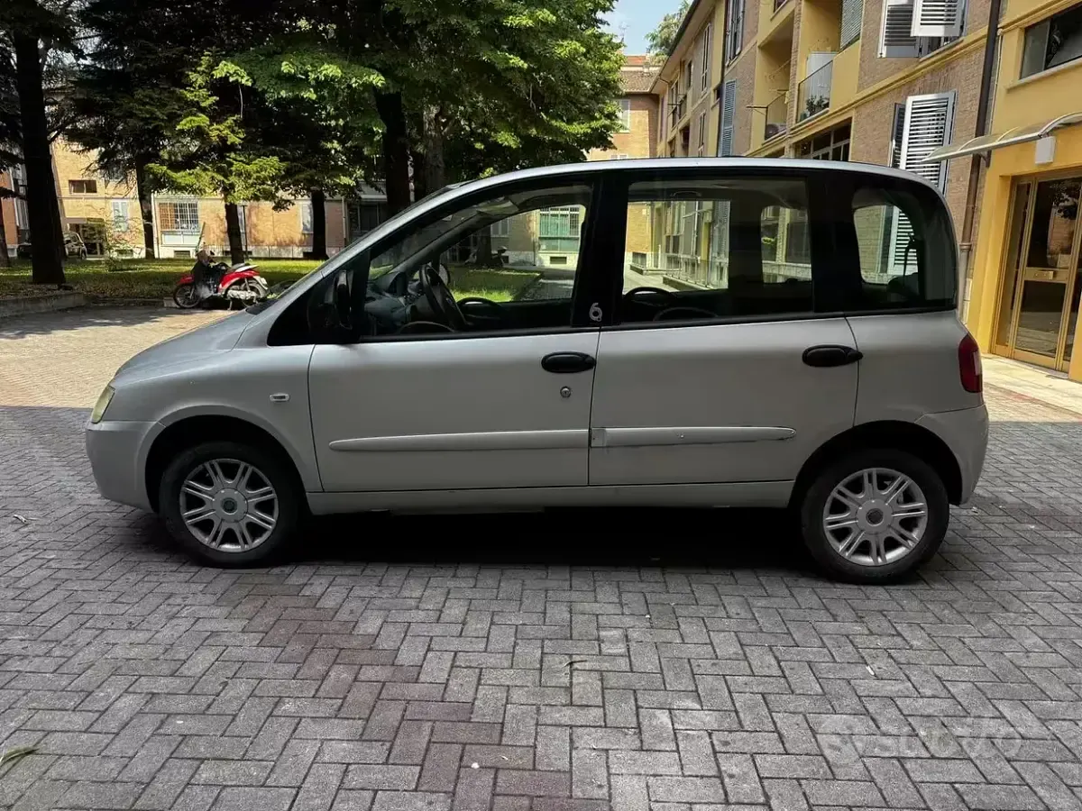 Usata Fiat Multipla 103 CV (75 kW) 2009 Grigio Monovolume