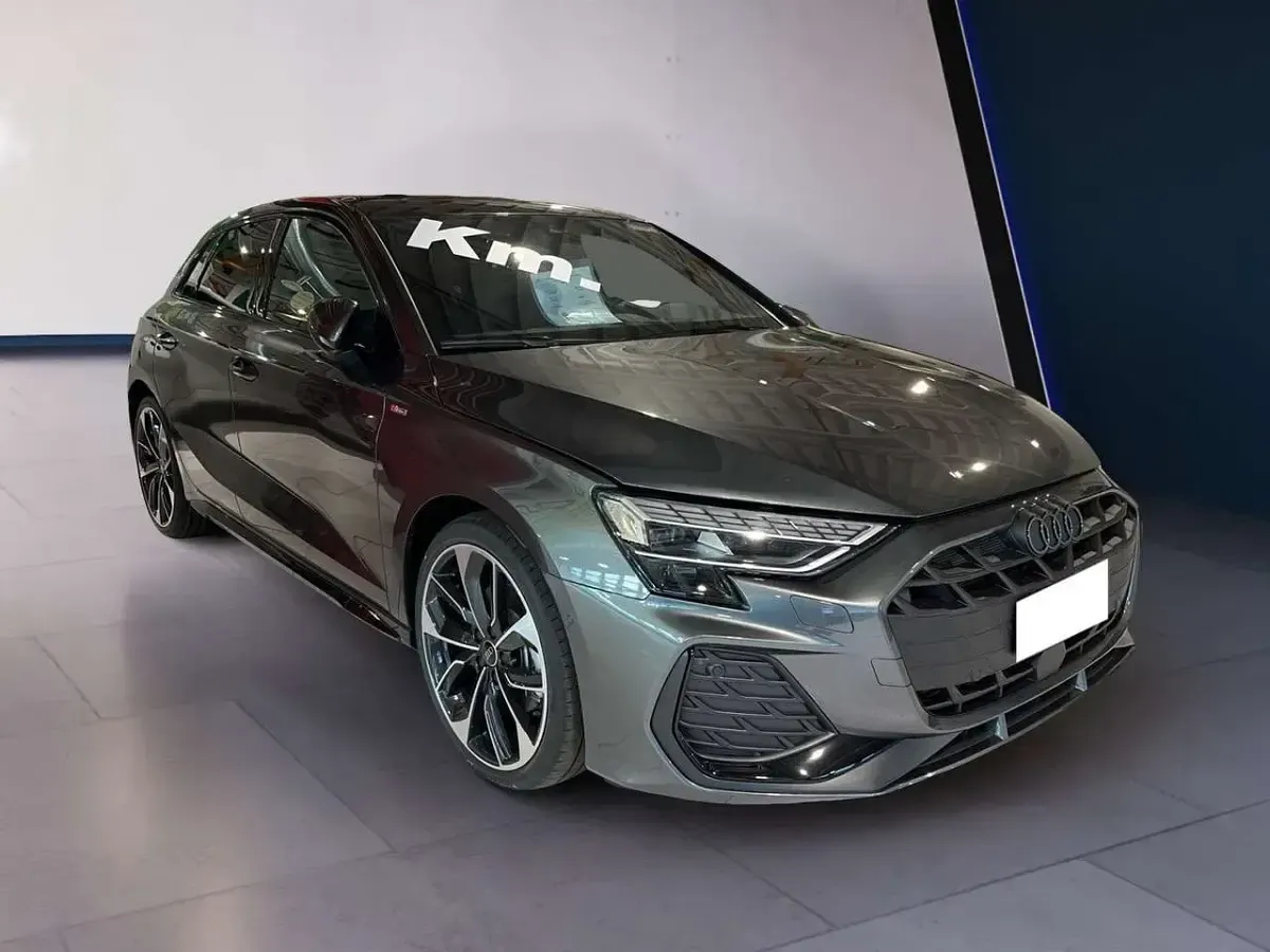 Nuova Audi A3 S-Line 150 CV (110 kW) 2025 Grigio Berlina