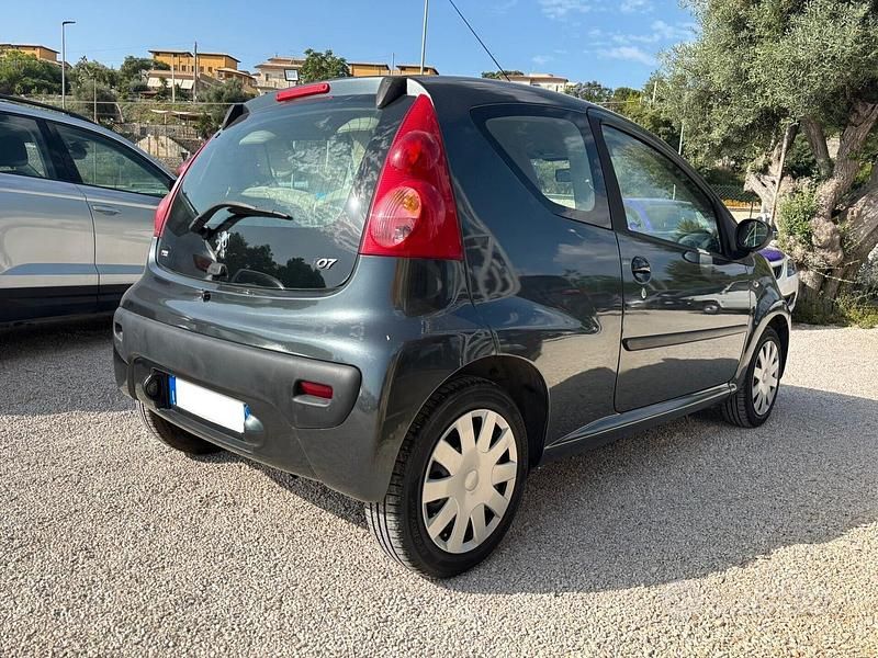 Usata Peugeot 107 54 CV (39 kW) 2008 Nero Utilitaria