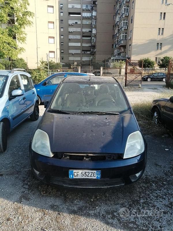 Usata Ford Fiesta 75 CV (55 kW) 2003 Blu Utilitaria