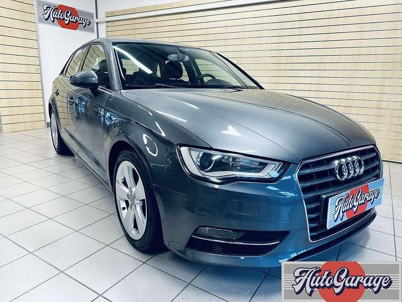 Grigio Usata 2015 Audi A3 Ambition Tre volumi | 13.999 € (Buon prezzo) - Immagine 1/4
