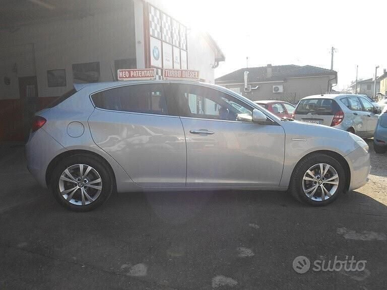 Usata Alfa Romeo Giulietta Business 105 CV (77 kW) 2013 Bianco Berlina