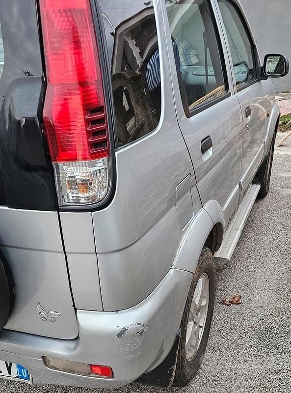 Usata Daihatsu Terios 83 CV (61 kW) 2003 Grigio SUV