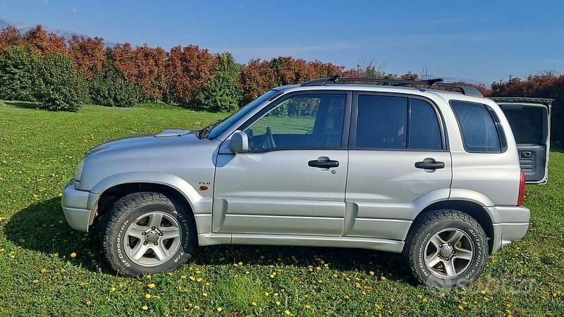 Usata Suzuki Grand Vitara 109 CV (80 kW) 2003 Grigio SUV