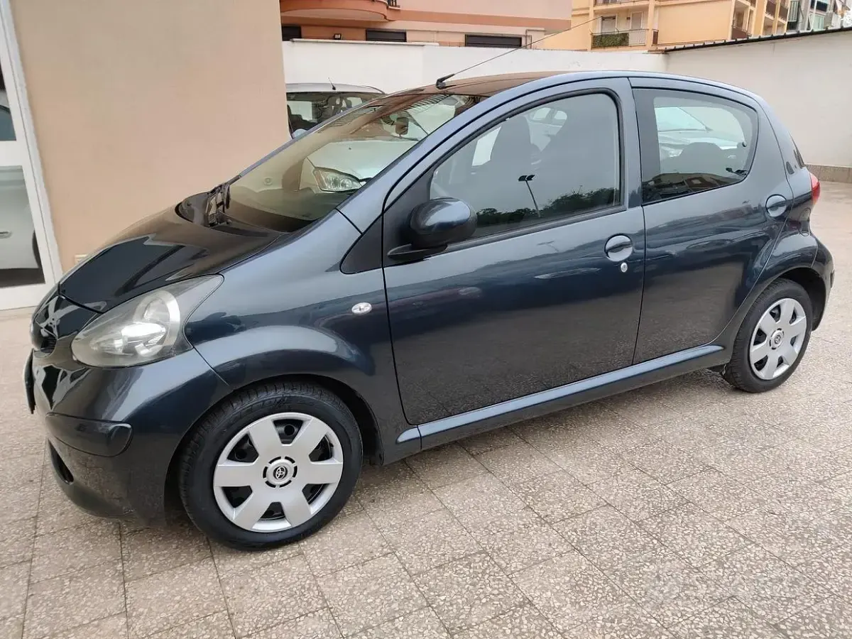 Usata Toyota Aygo Sol 54 CV (39 kW) 2006 Grigio Utilitaria