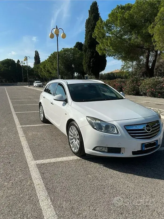 Usata Opel Insignia 160 CV (117 kW) 2010 Bianco Station wagon