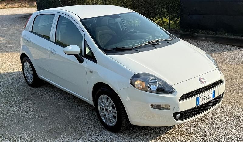 Usata Fiat Punto Evo Emotion 77 CV (56 kW) 2017 Bianco Utilitaria